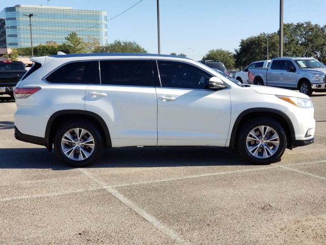 Pre Owned 2015 Toyota Highlander Xle Front Wheel Drive Suv Offsite Location